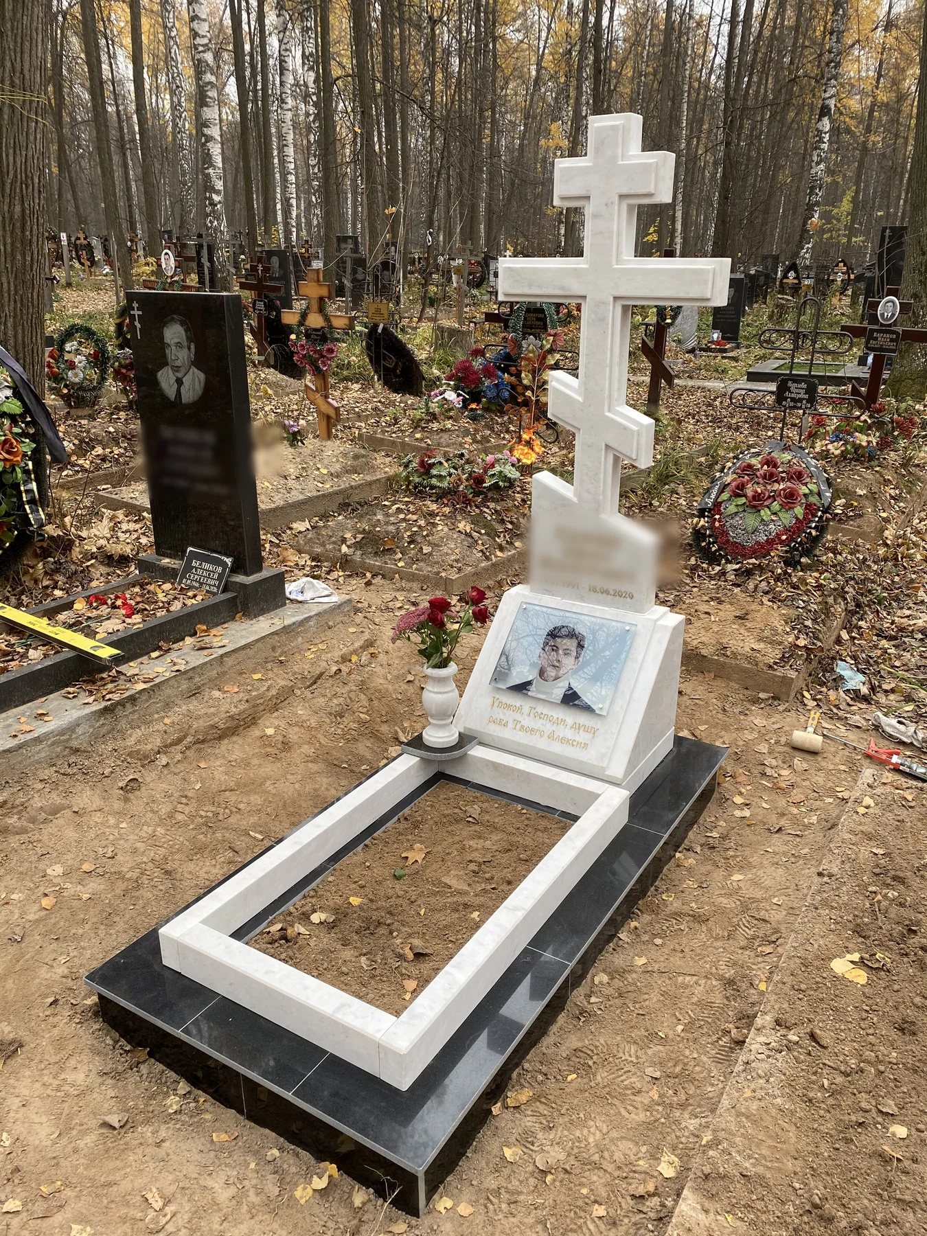 Памятник с портретом №251