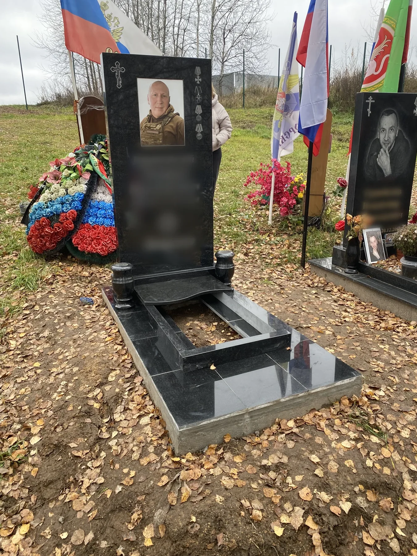 Памятник с портретом