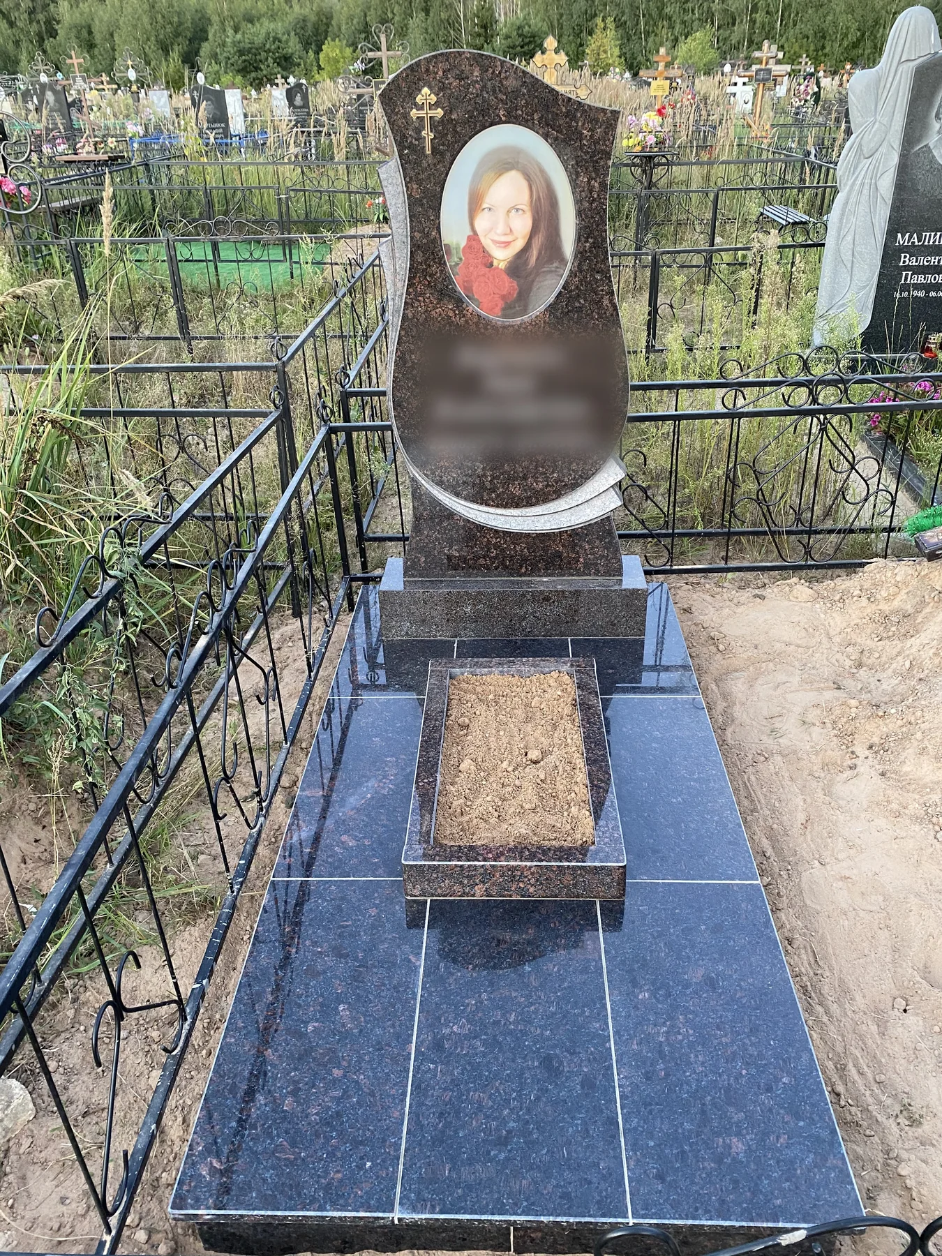 Памятник с портретной вставкой