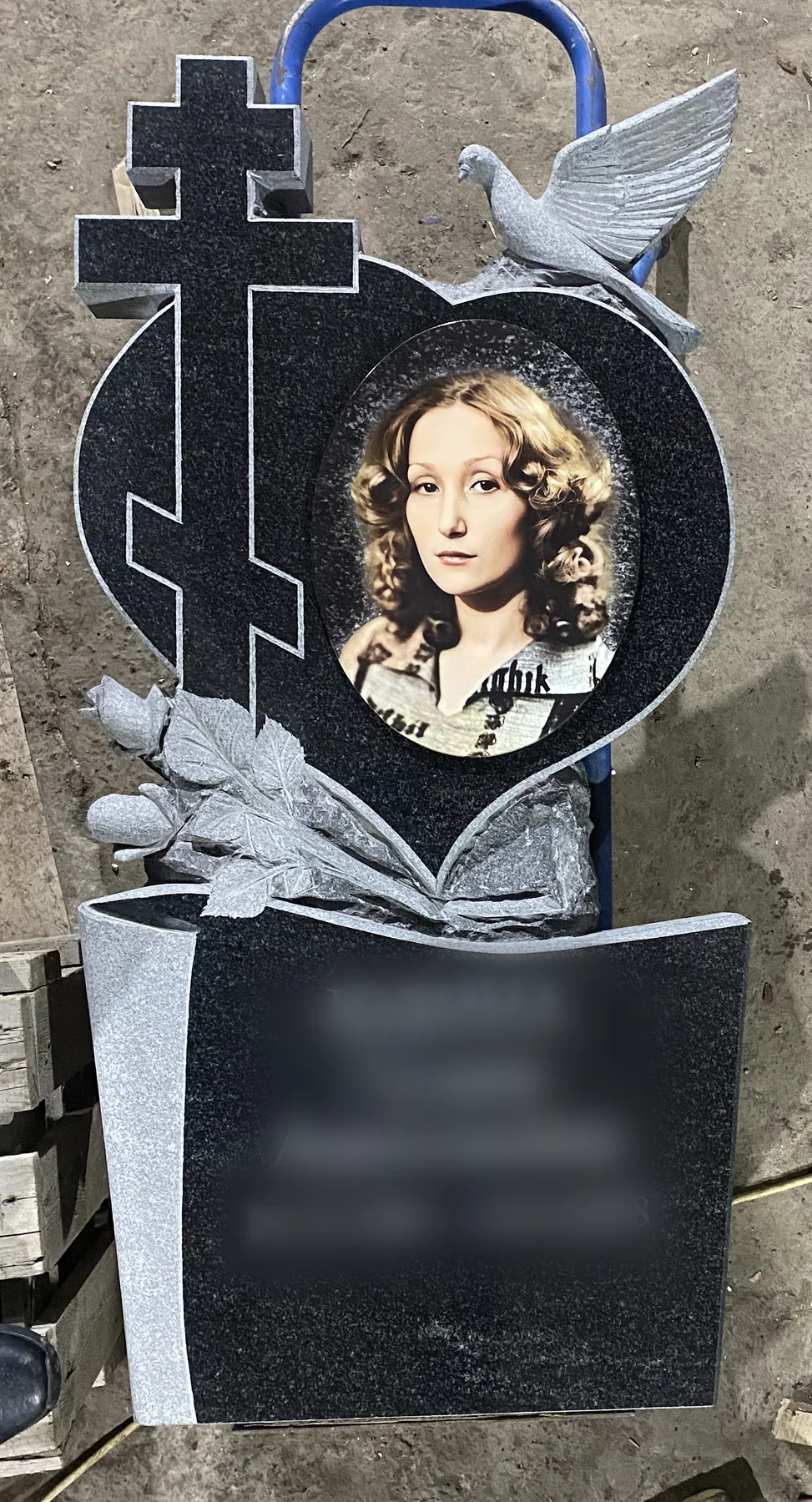 Памятник с портретной вставкой