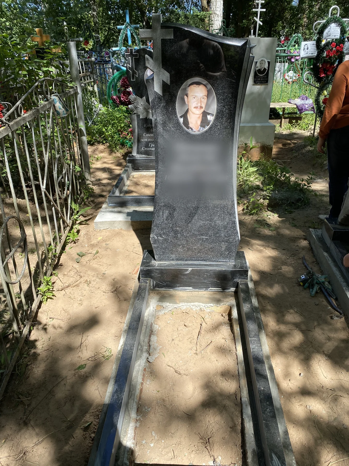 Памятник с портретной вставкой