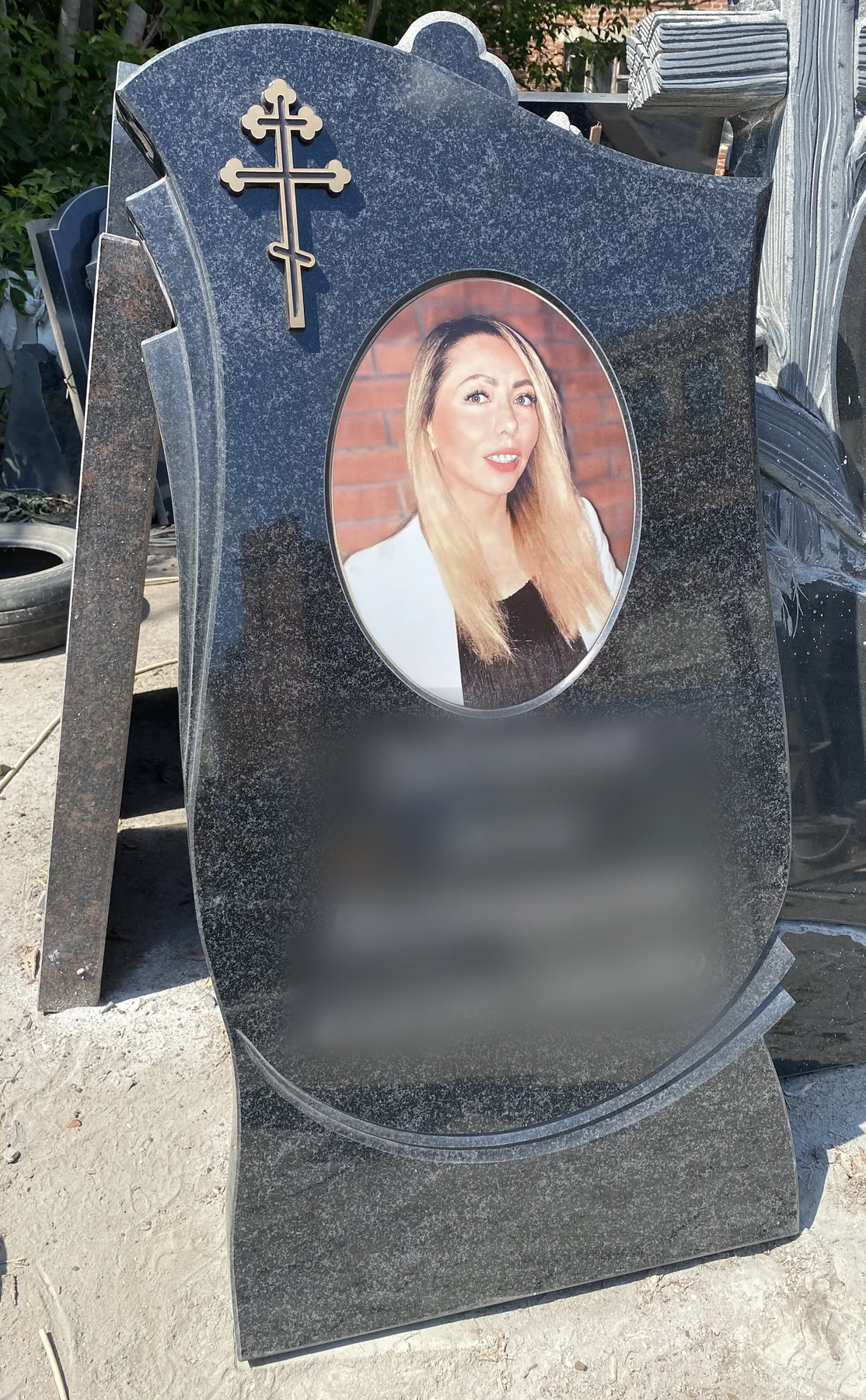 Памятник с портретной вставкой